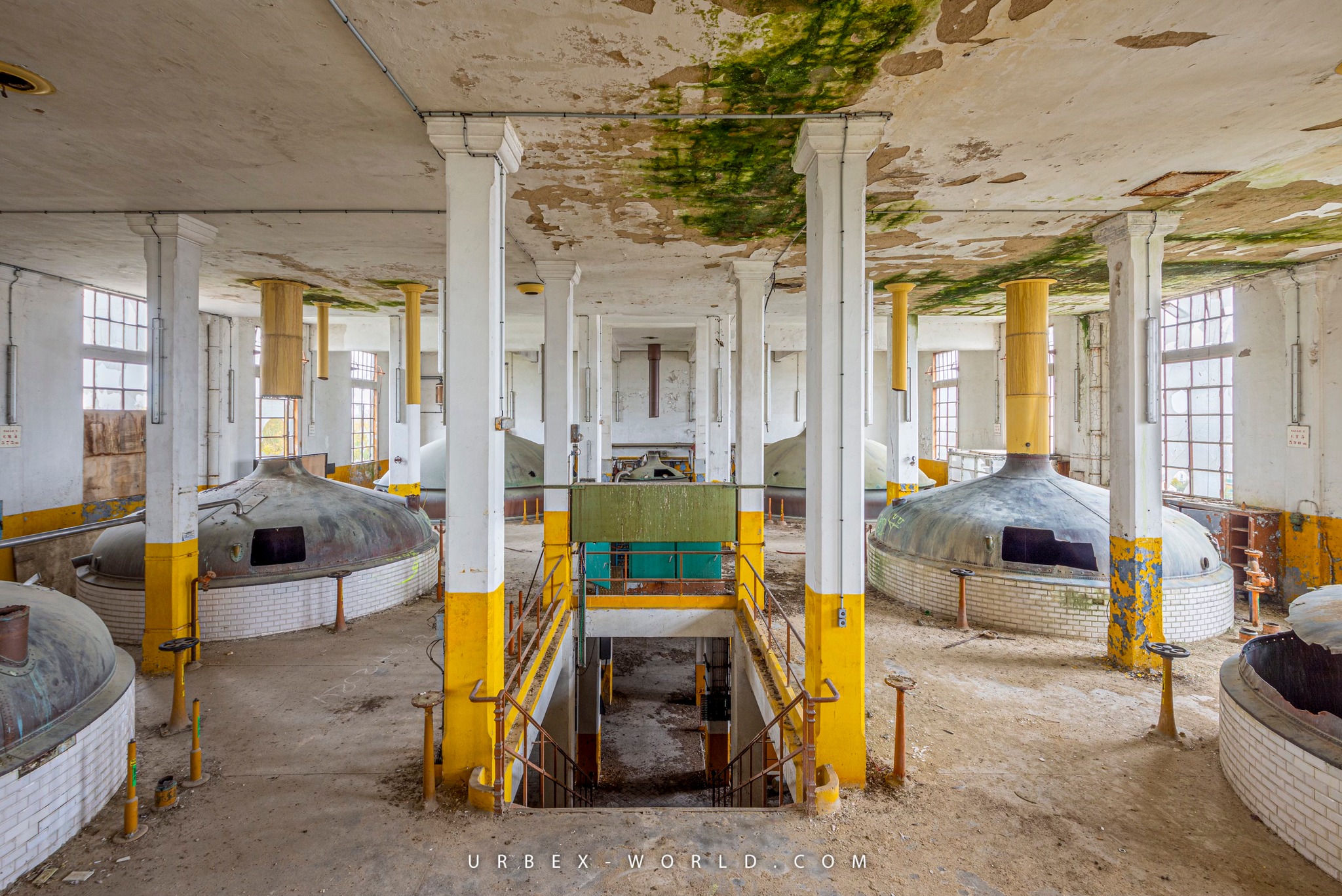 La brasserie jaune - Solitude - urbex world