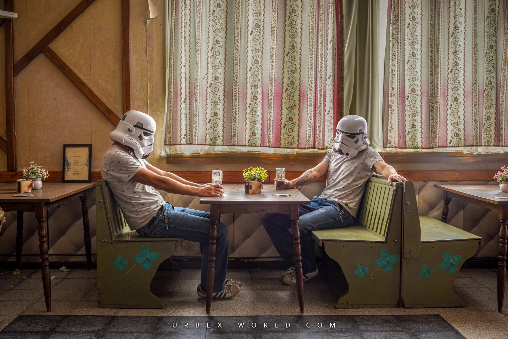 Bird café - Solitude Expo - Urbex World